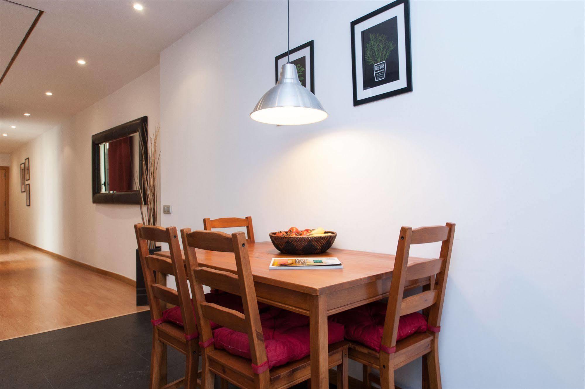 Short Group Liceu Serviced Leilighet Barcelona
